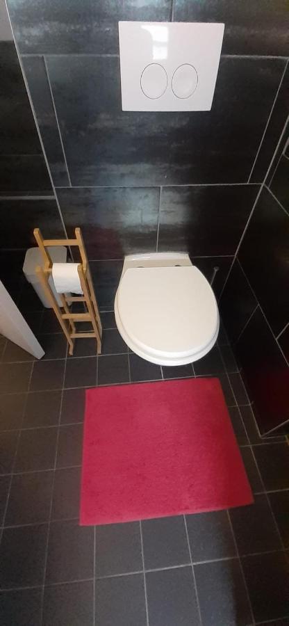 Charlotte, Not For Parties, Not A Hotel, Room With Shared Bathroom, No Kitchen Amsterdam Exterior photo
