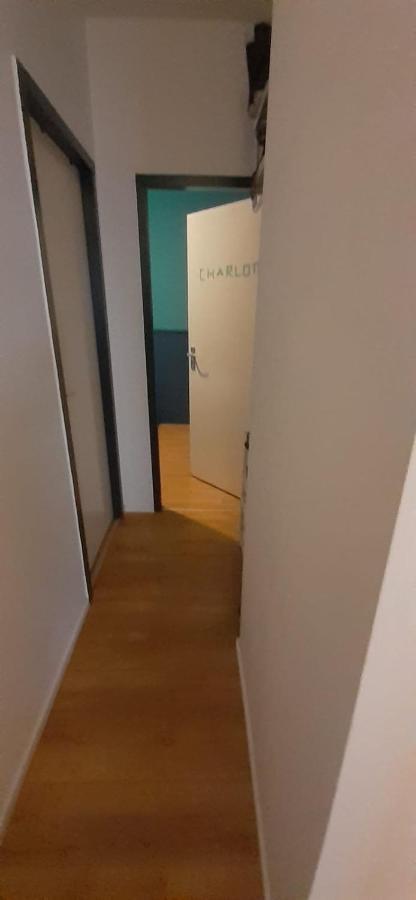 Charlotte, Not For Parties, Not A Hotel, Room With Shared Bathroom, No Kitchen Amsterdam Exterior photo
