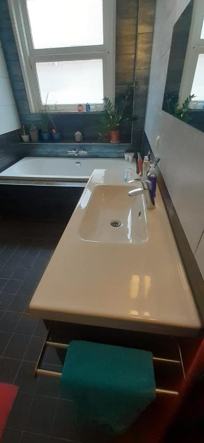 Charlotte, Not For Parties, Not A Hotel, Room With Shared Bathroom, No Kitchen Amsterdam Exterior photo